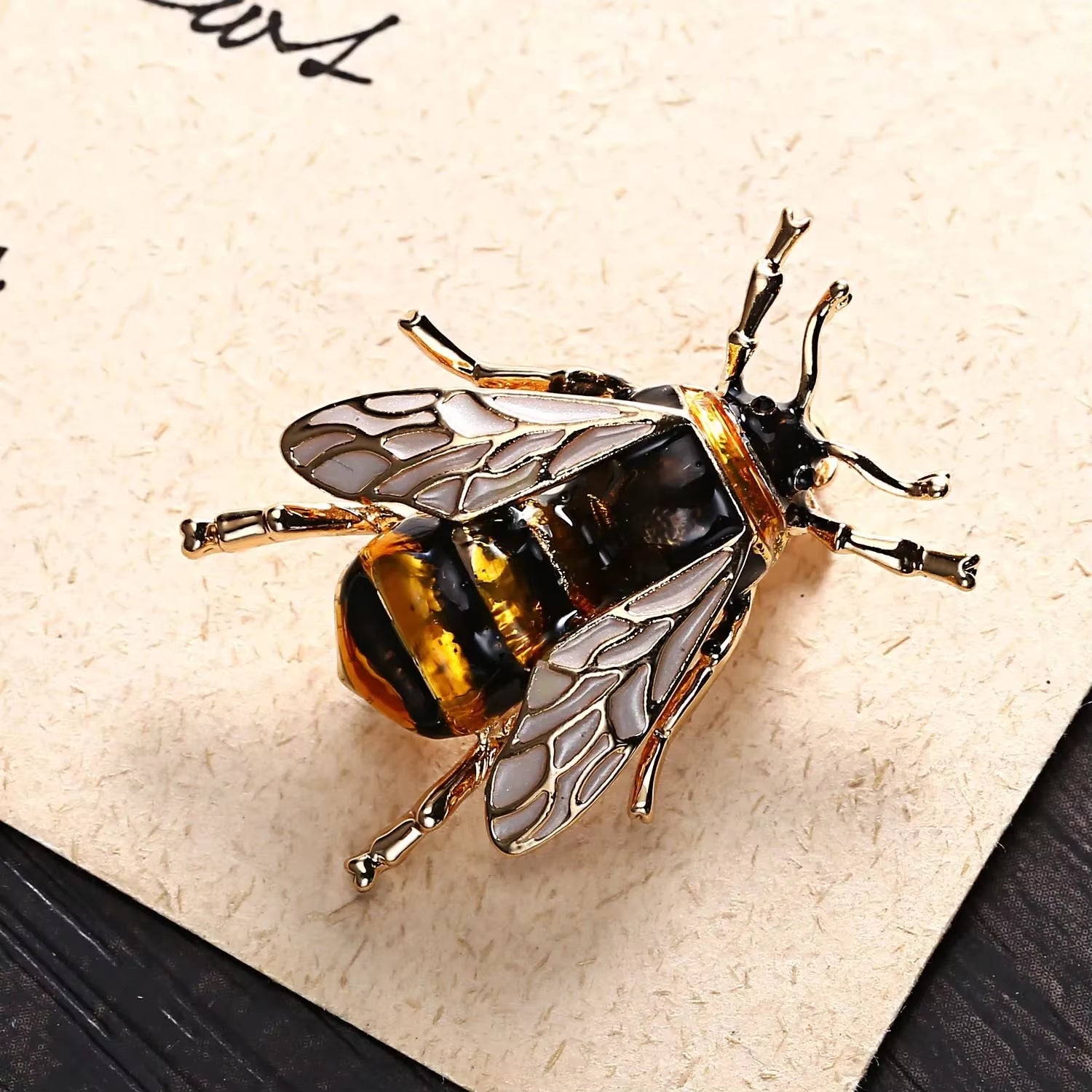 Golden Bee Crystal Brooch – A Touch of Nature’s Elegance in Every Pin